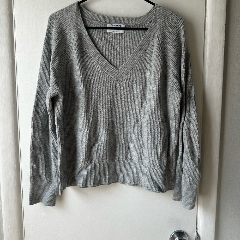 Old Navy Women's V-Neck Sweater in Gray